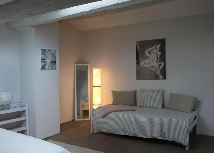 Mas Les Romarins, 10 Min D'Uzes, Piscine Et Grand Jardin Clos, Jeux, Nid De Repos Et Base Pour Activites Dans Le Gard (Adults Only)