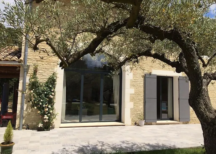 Provencal Bastide In Uzes
