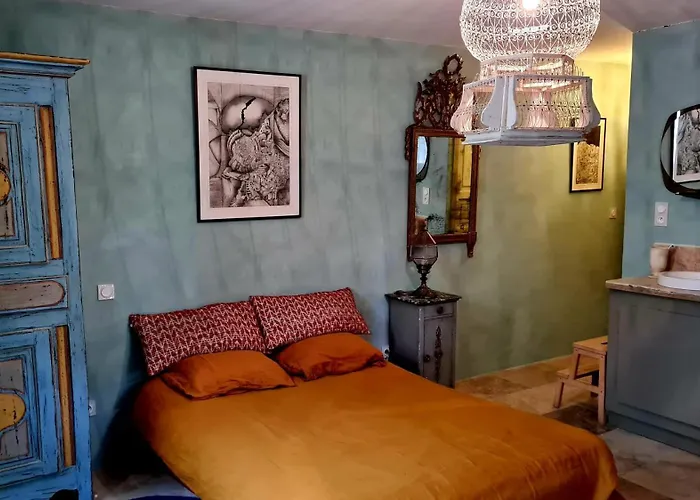 Villa D'Antiquaire Heure Bleue - 160 M2 Suites Et Jardin A 10 Mn A Pied Du Centre D'Uzes